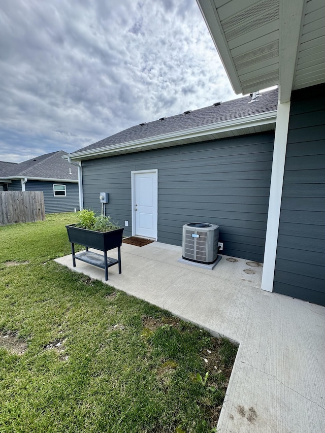 921 S Columbia St, Centralia, MO 65240 - view of patio