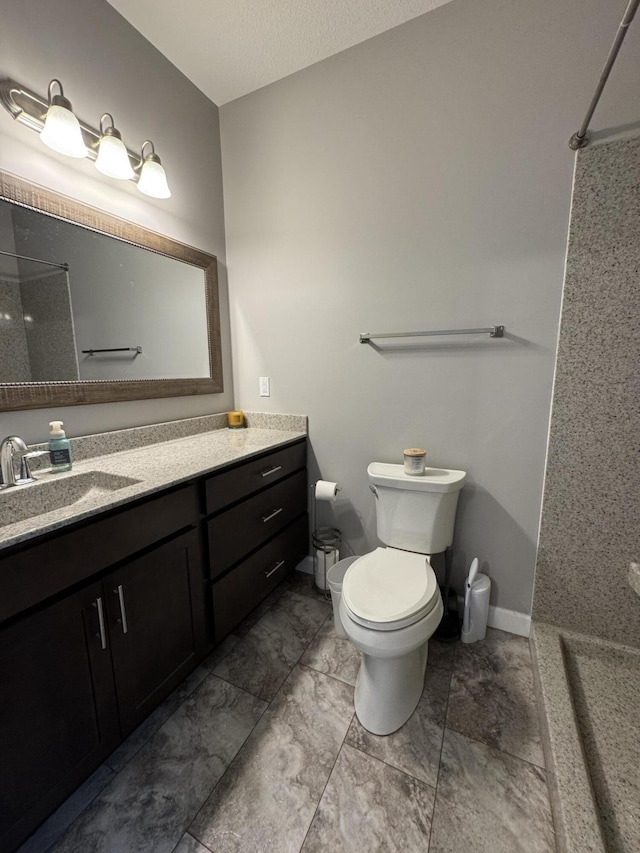 921 S Columbia St, Centralia, MO 65240 - full bath featuring a shower and vanity