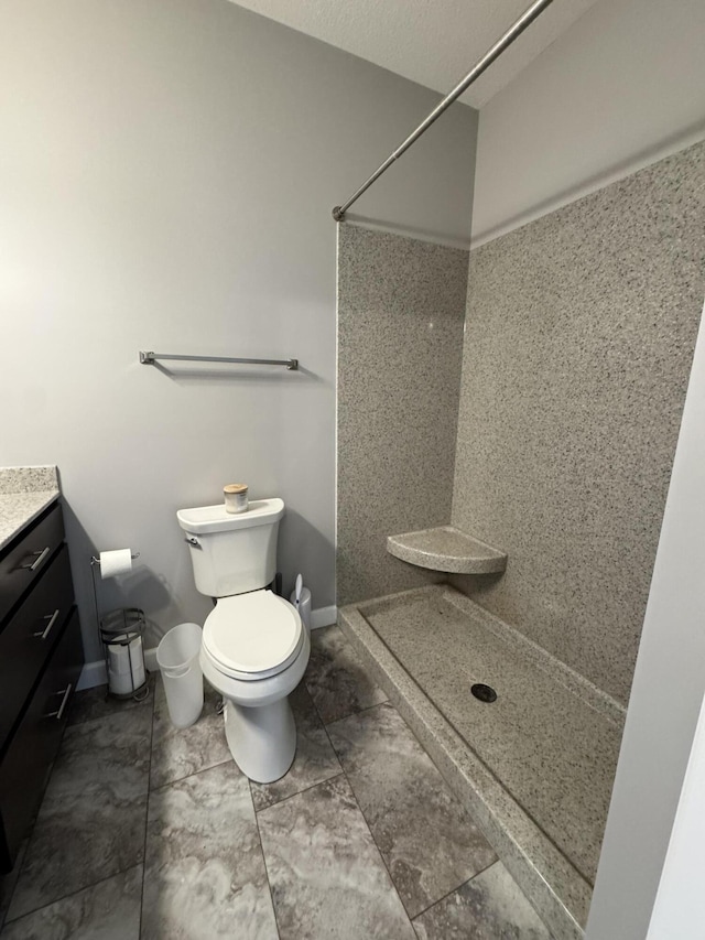 921 S Columbia St, Centralia, MO 65240 - bathroom with a shower and vanity