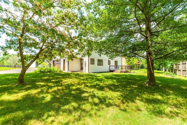 3112 Crestwood Ln, Columbia, MO 65203 - view of yard featuring concrete driveway