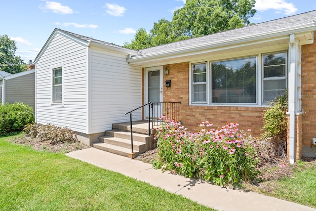 709 Clayton St, Columbia, MO 65203 - single story home featuring brick siding, a front lawn, and a shingled roof