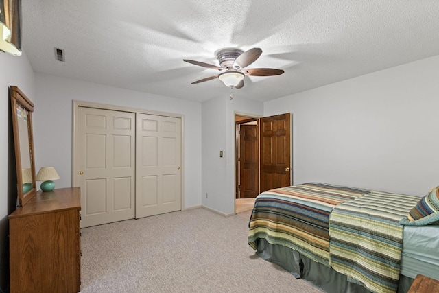 3707 Woodridge Ct, Columbia, MO 65201 - carpeted bedroom with a closet, ceiling fan, and a textured ceiling