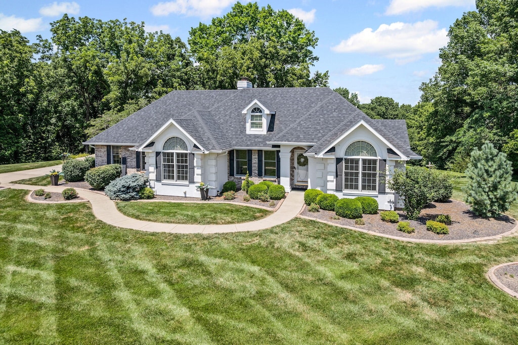 6520 S Sabine Dr, Columbia, MO 65203 - view of front of house featuring a shingled roof, a chimney, and a front yard