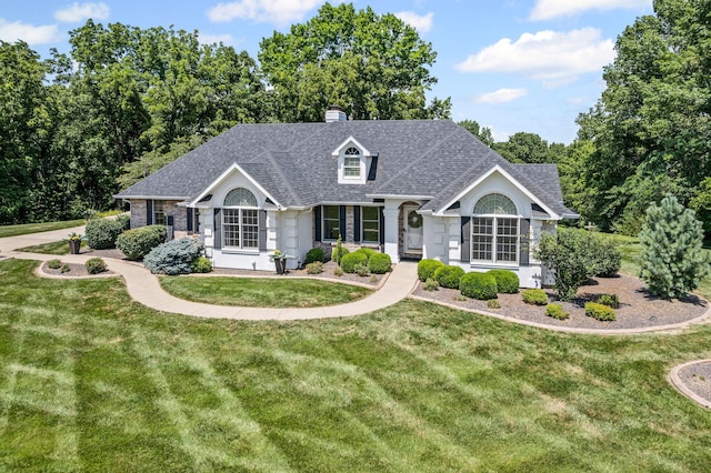 6520 S Sabine Dr, Columbia, MO 65203 - view of front of house featuring a shingled roof, a chimney, and a front yard