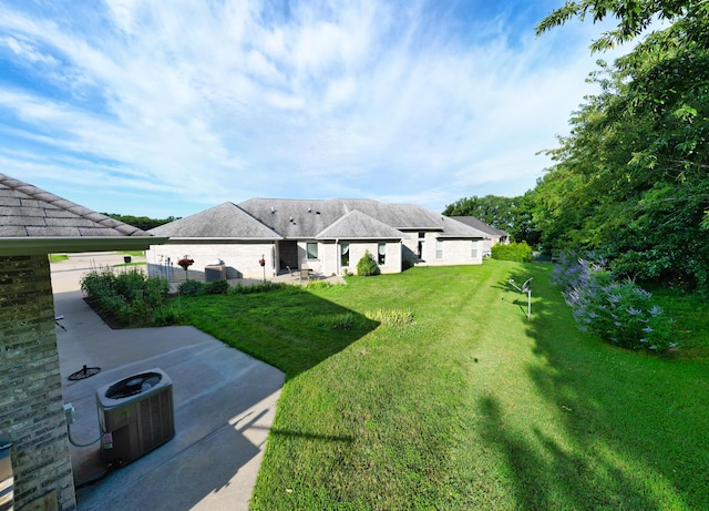 3824 Canyon Ridge Dr, Columbia, MO 65202 - view of green lawn