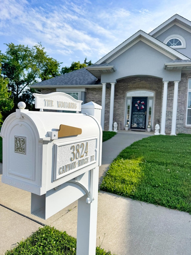 3824 Canyon Ridge Dr, Columbia, MO 65202 - exterior view of decorative columns