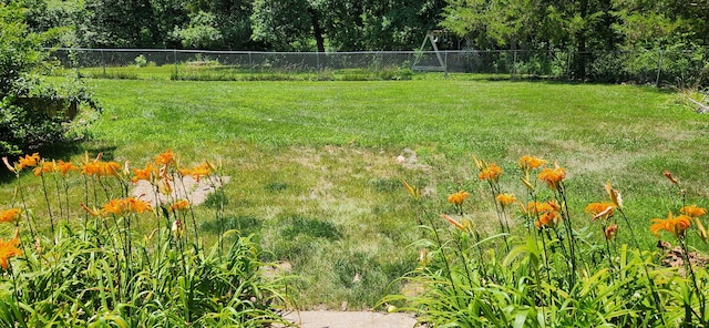 7951 N Marigold Ct, Columbia, MO 65202 - view of yard