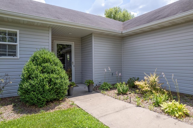 3810 Crocodile Dr, Columbia, MO 65202 - view of exterior entry featuring a shingled roof