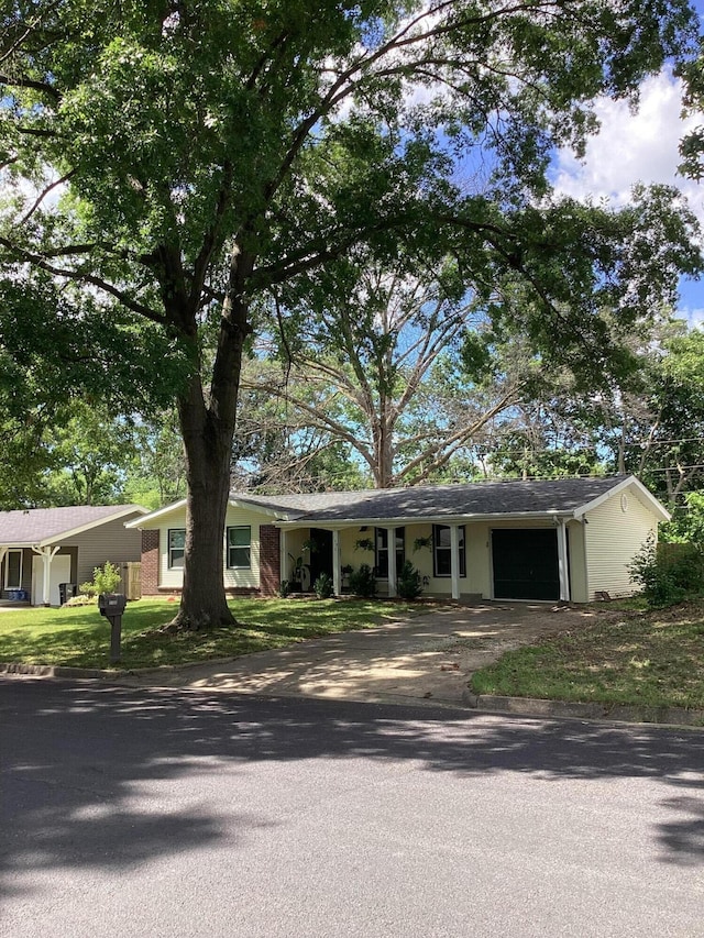 113 E El Cortez Dr, Columbia, MO 65203 - ranch-style home featuring a garage and asphalt driveway