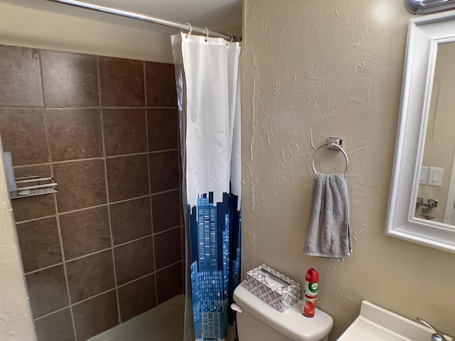 113 E El Cortez Dr, Columbia, MO 65203 - full bath featuring a tile shower and vanity