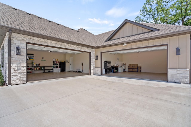 1880 W Cresskill Dr, Columbia, MO 65203 - garage with driveway