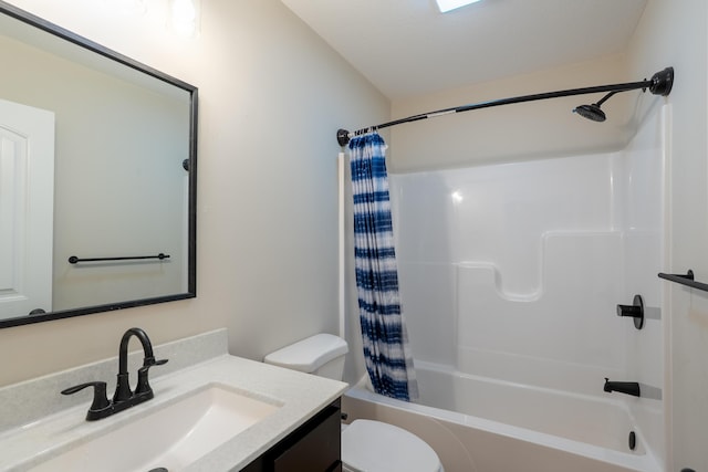 717 S Central St, Centralia, MO 65240 - bathroom with vanity and shower / tub combo with curtain