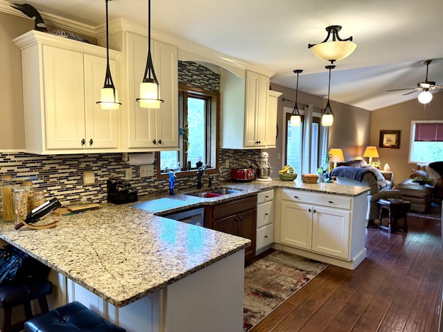 1620 S Berkley Dr, Columbia, MO 65201 - kitchen featuring a peninsula, ceiling fan, open floor plan, tasteful backsplash, and vaulted ceiling