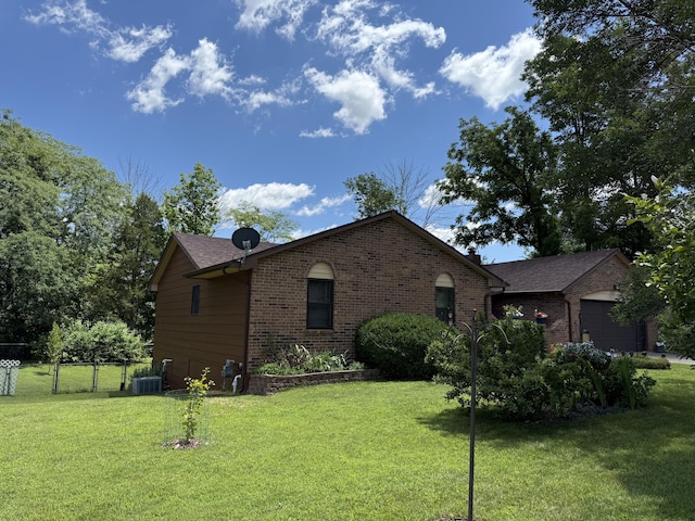 1620 S Berkley Dr, Columbia, MO 65201 - view of side of property with brick siding and an attached garage