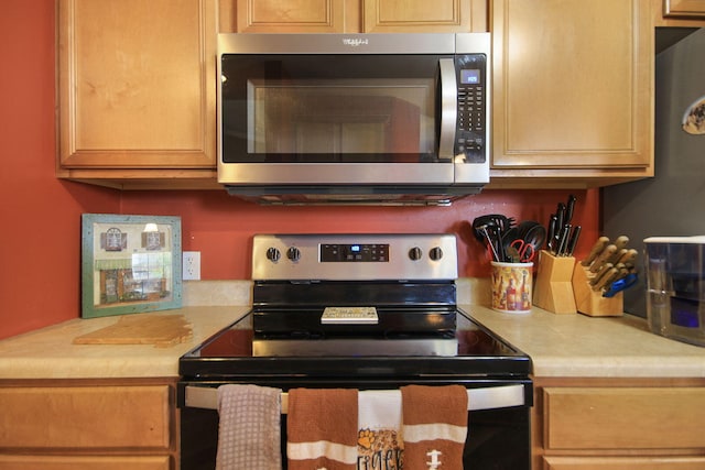 5805 Vero Way, Columbia, MO 65201 - kitchen with appliances with stainless steel finishes and light countertops