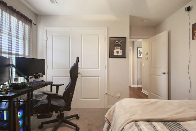 5805 Vero Way, Columbia, MO 65201 - bedroom featuring a closet, a desk, and dark colored carpet