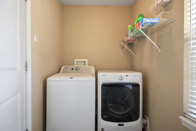 5805 Vero Way, Columbia, MO 65201 - laundry room featuring washer and clothes dryer