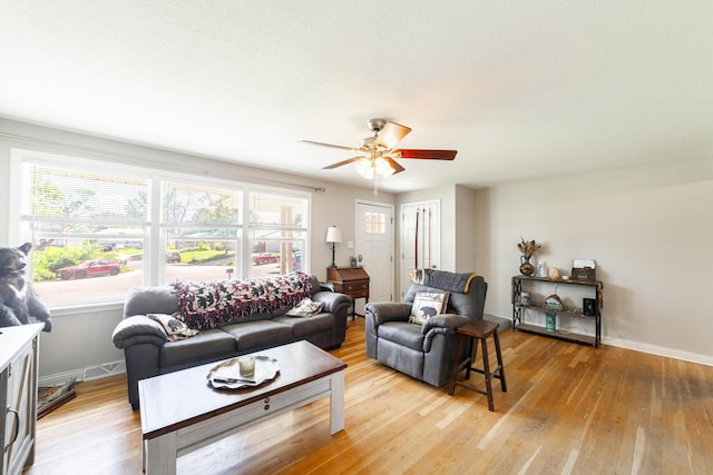1601 Parklawn Ct, Columbia, MO 65202 - living area with light wood finished floors and a ceiling fan