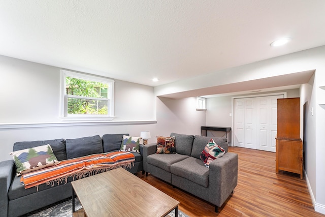 1601 Parklawn Ct, Columbia, MO 65202 - living room featuring light wood-style floors and recessed lighting