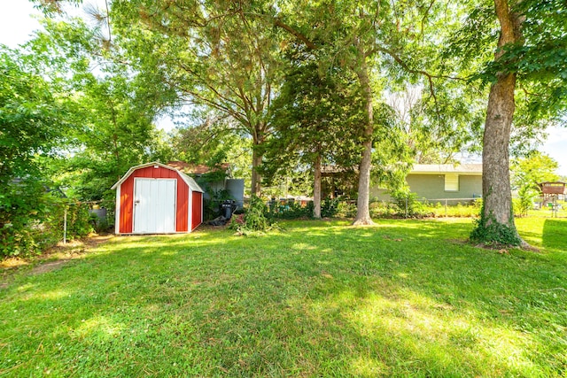 1601 Parklawn Ct, Columbia, MO 65202 - view of yard with a storage shed