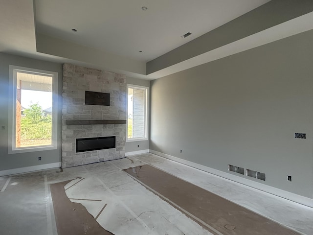 913 Spyglass Ct, Columbia, MO 65201 - unfurnished living room with a raised ceiling, healthy amount of natural light, and a fireplace