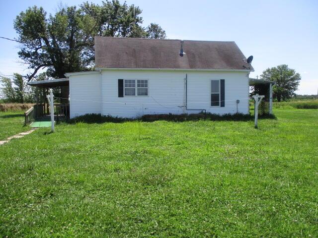 17750 N Rte Z, Centralia, MO 65240 - rear view of property with a yard