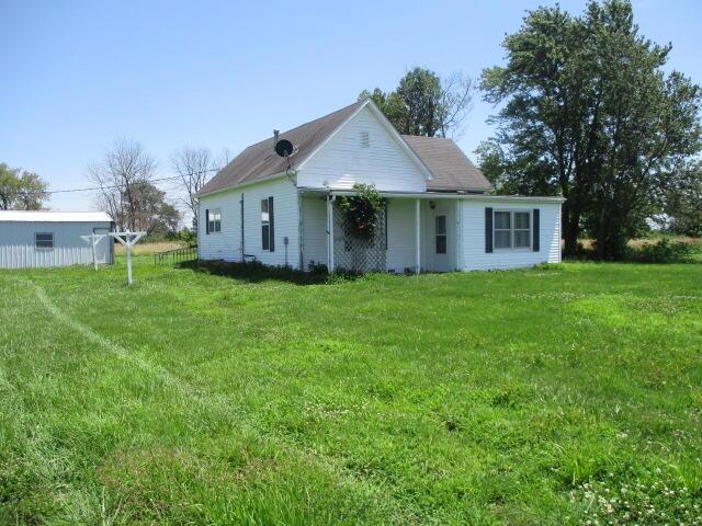 17750 N Rte Z, Centralia, MO 65240 - view of front facade featuring a front lawn