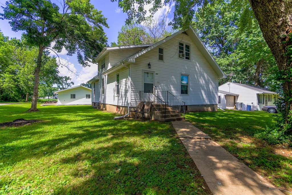201 Pine St, Auxvasse, MO 65231 - view of front of property with a front lawn