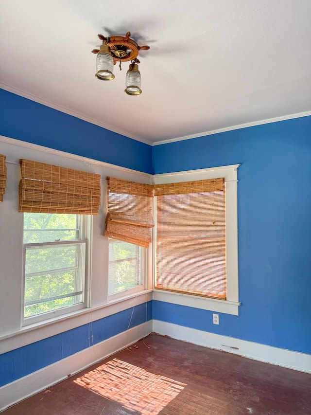 632 W Logan St, Moberly, MO 65270 - unfurnished room featuring ceiling fan and ornamental molding