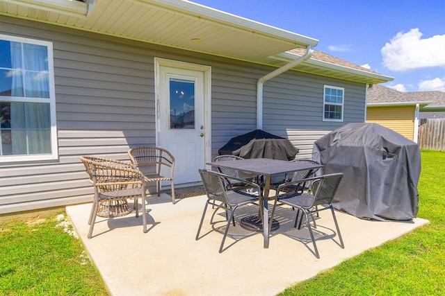 925 Kelli Ct, Centralia, MO 65240 - view of patio with grilling area and outdoor dining area