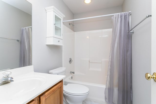 1703 Osage Dr, Columbia, MO 65202 - full bathroom featuring shower / tub combo with curtain and vanity