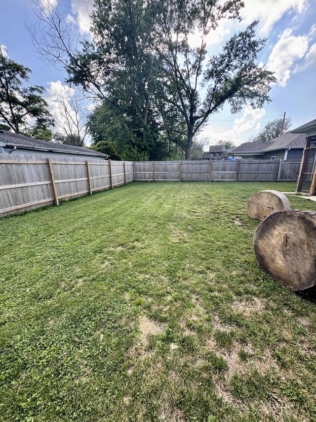 200 W Lakeview Ave, Centralia, MO 65240 - view of fenced backyard