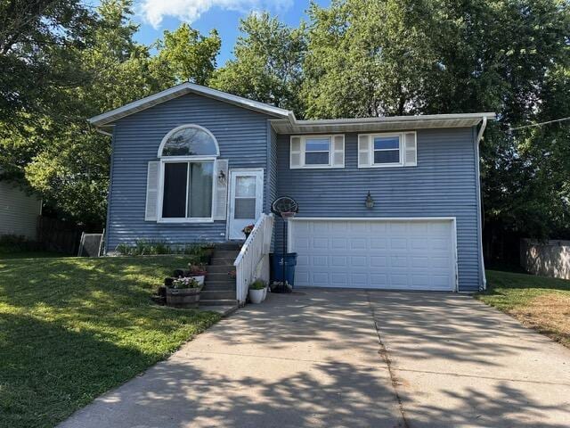 511 Turner Ave, Ashland, MO 65010 - view of front of house with a front lawn, driveway, and a garage