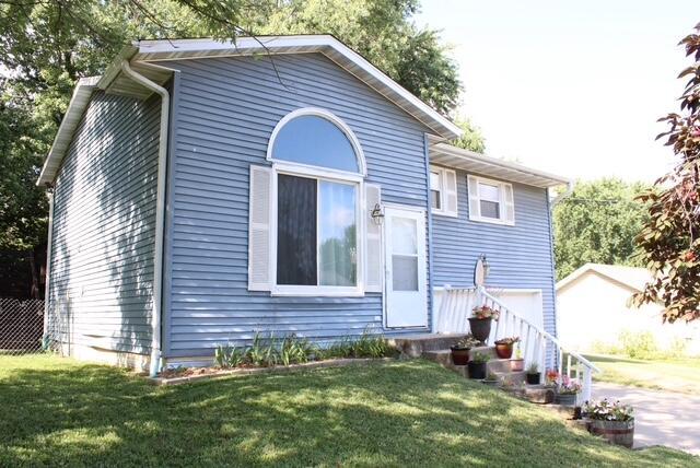511 Turner Ave, Ashland, MO 65010 - view of front of home with a front yard