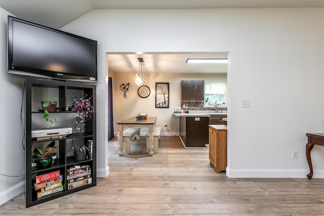 1537 N Lake Of The Woods Rd, Columbia, MO 65202 - photo 6