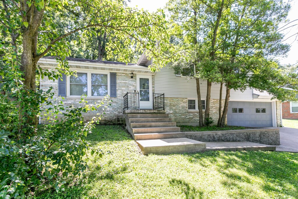 405 Gateway Dr, Jefferson City, MO 65109 - photo 1