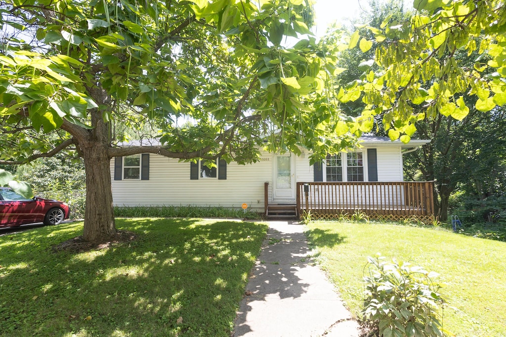 1052 Bond St, Moberly, MO 65270 - photo 1