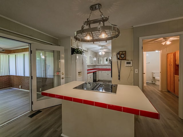 kitchen featuring dark wood-style floors, black appliances, ceiling fan, and visible vents