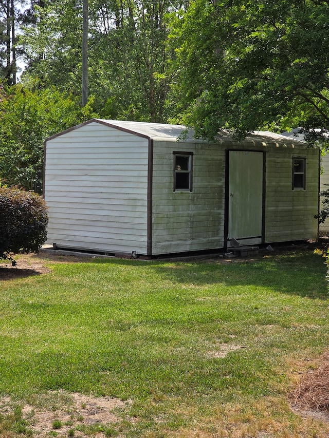view of outdoor structure with an outbuilding