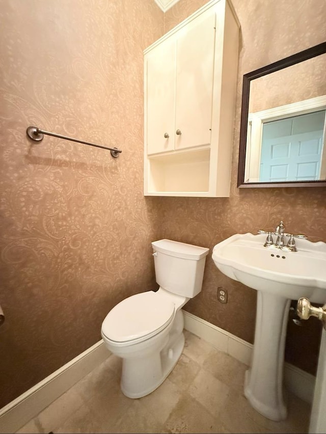 302 W 26th St, Tifton, GA 31794 - half bath with toilet and baseboards