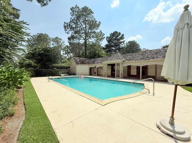 302 W 26th St, Tifton, GA 31794 - swimming pool featuring a patio area and a diving board