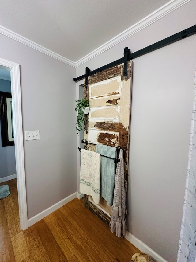 room details featuring baseboards, wood finished floors, and ornamental molding