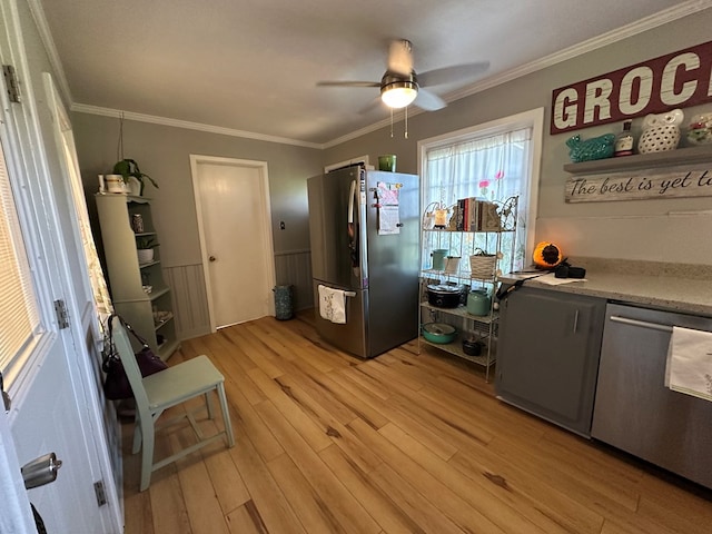 kitchen featuring appliances with stainless steel finishes, ceiling fan, light wood-type flooring, and crown molding