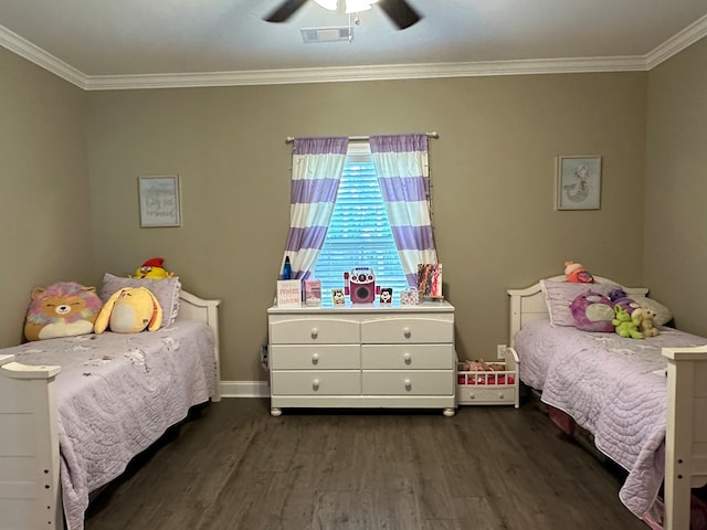 bedroom with visible vents, dark wood finished floors, crown molding, and ceiling fan