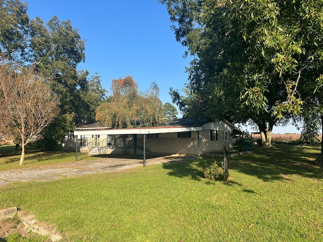 exterior space featuring a lawn
