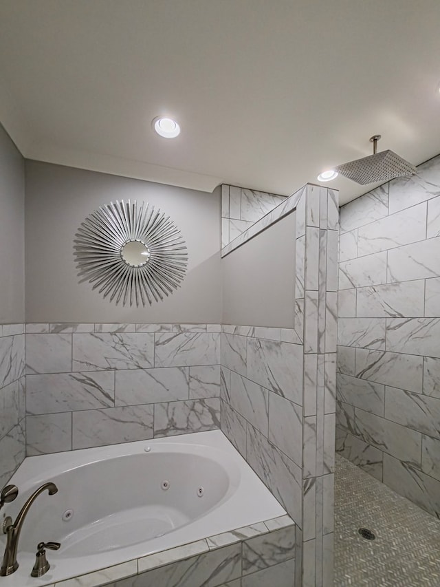 113 N Pointe Dr, Fitzgerald, GA 31750 - full bathroom featuring a tub with jets, tiled shower, and recessed lighting