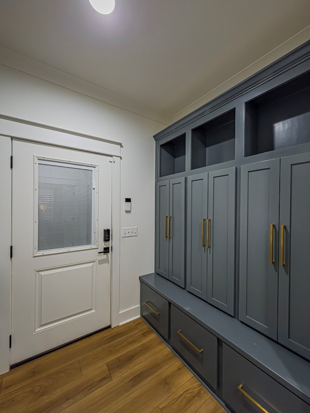 113 N Pointe Dr, Fitzgerald, GA 31750 - mudroom featuring wood finished floors