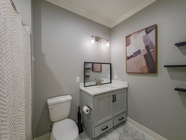 113 N Pointe Dr, Fitzgerald, GA 31750 - bathroom with toilet, baseboards, marble look tile flooring, vanity, and a shower with curtain