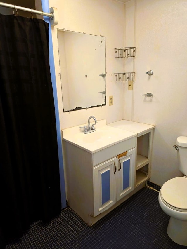 358 Camp Brooklyn Rd, Fitzgerald, GA 31750 - full bath with toilet, tile patterned flooring, vanity, and a shower with shower curtain