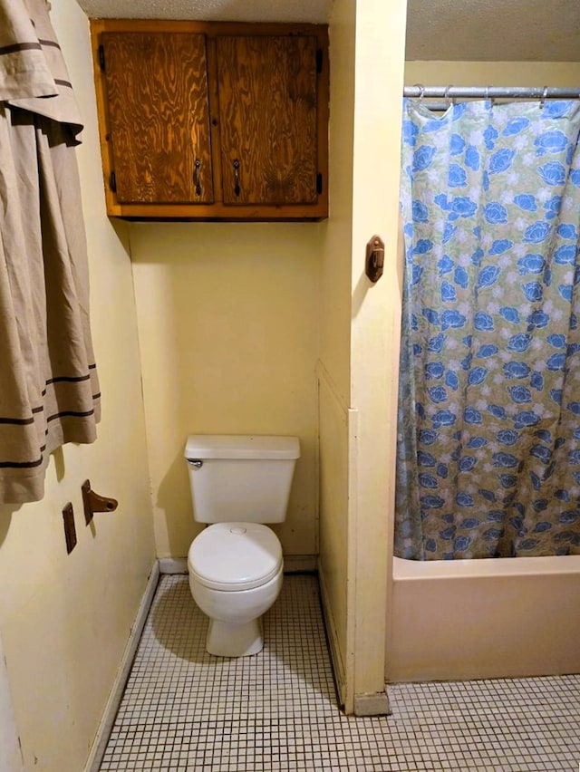 358 Camp Brooklyn Rd, Fitzgerald, GA 31750 - full bath with toilet, shower / bathtub combination with curtain, baseboards, and tile patterned flooring